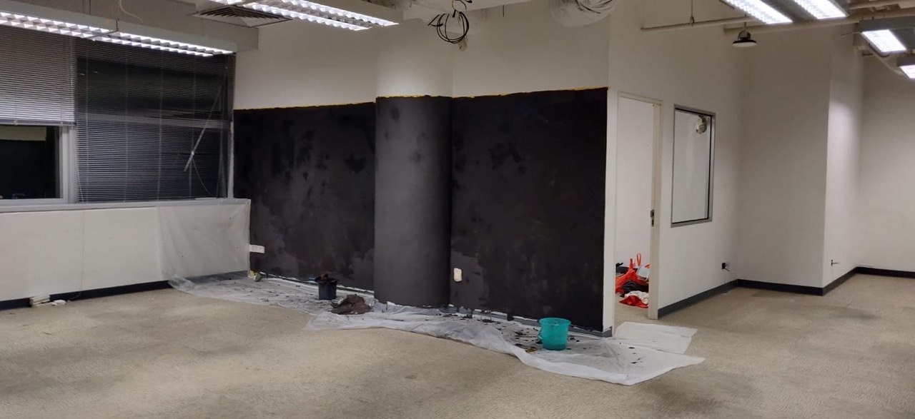 Dark ZETA Magnetic Plaster layer on an office wall and round pillar before the topcoat, SPH Toa Payoh