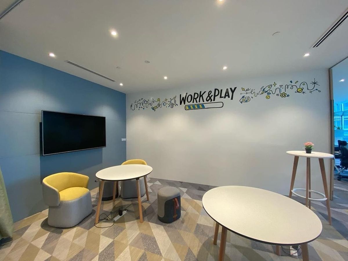 Fun Work & Play office wall finished with ZETA whiteboard paint