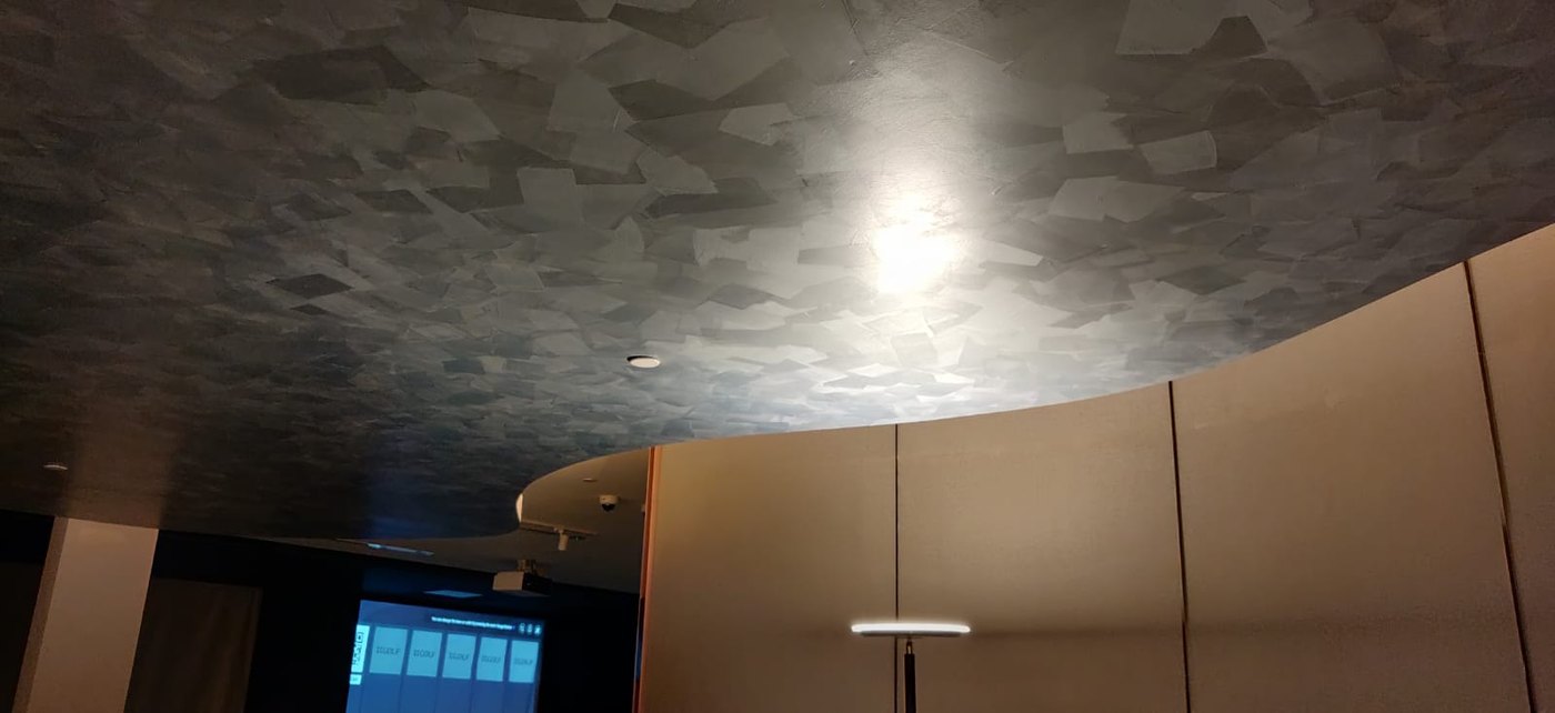 Curved ceiling finished with a decorative Aquaglaze texture