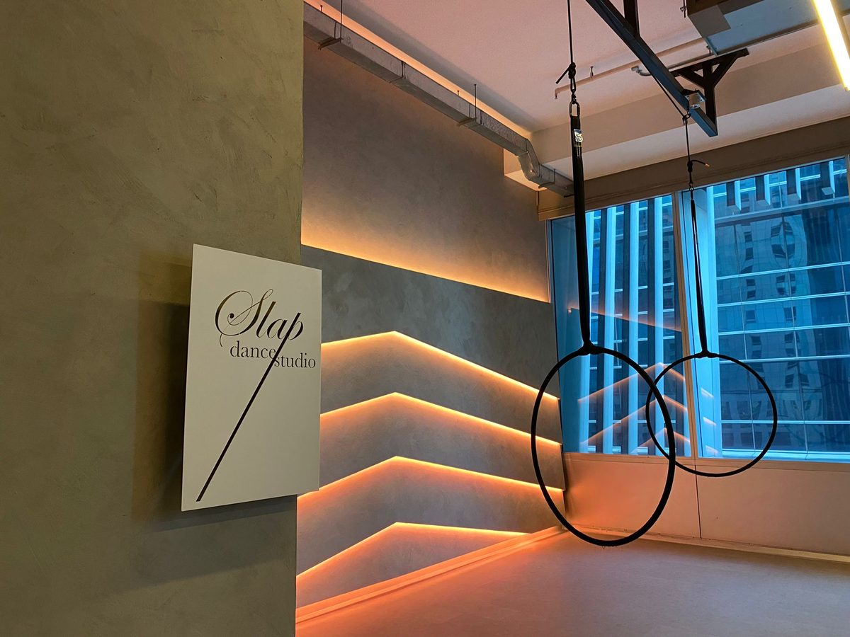 Murobond limewash feature wall with lighting, Slap Dance Studio