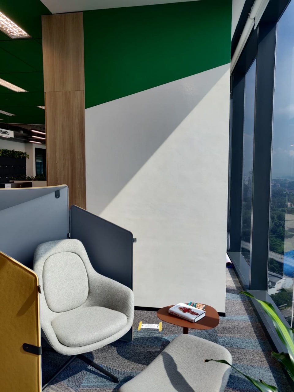 Office pillar with ZETA Whiteboard Paint under a green colour block, Google office